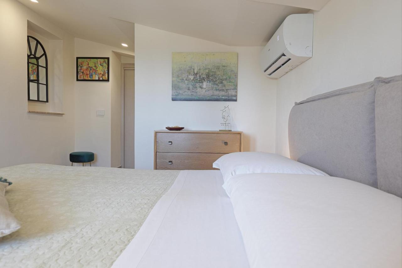Mareli Suites Сан-Леоне Экстерьер фото